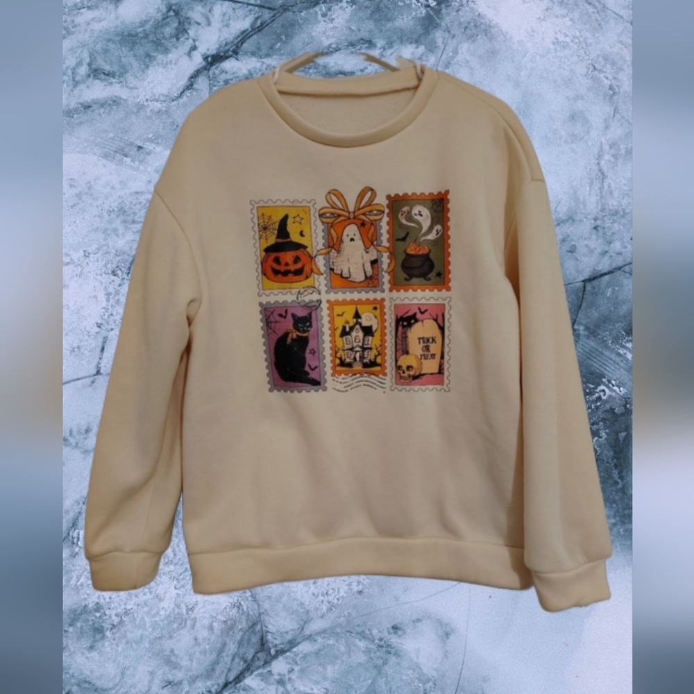 Cream Halloween Graphic Sweatshirt Fits Like XL NO SIZE TAG